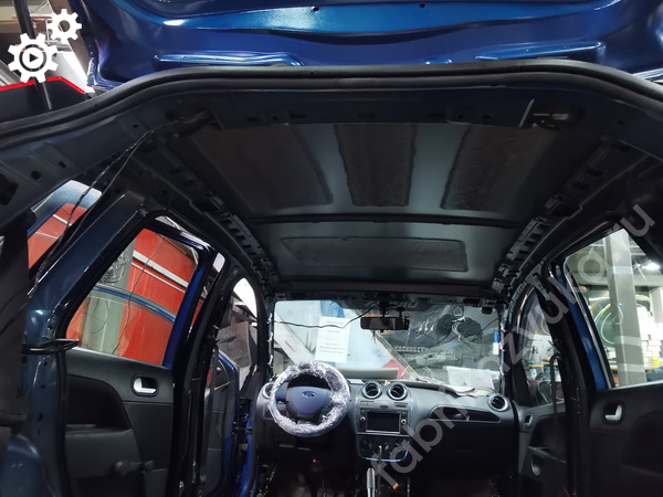 Потолок Ford Fiesta mk5 до шумоизоляции