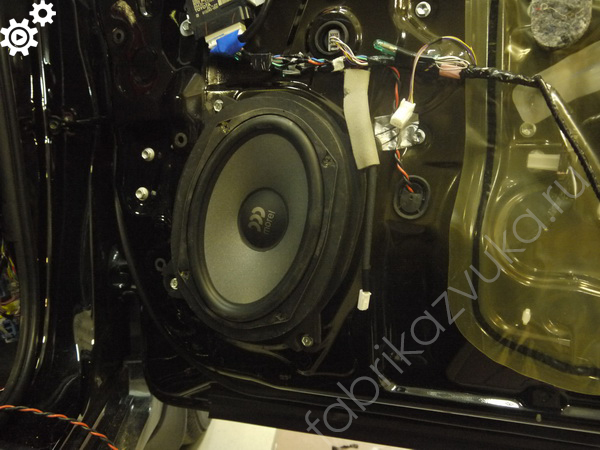 Установка передней акустики в Toyota Camry VII (XV50) Рестайлинг