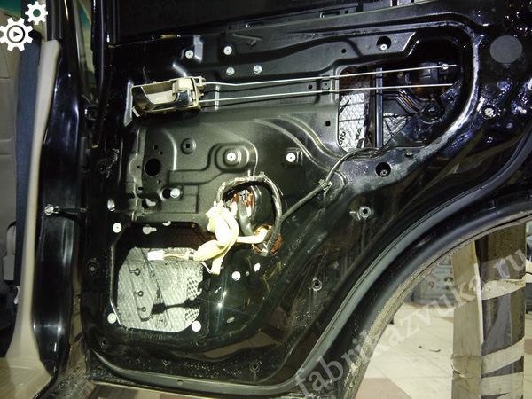 Шумоизоляция внутреннего металла двери Mitsubishi Pajero 4 Рестайлинг 2