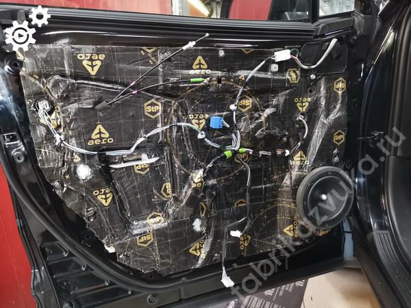 Установка динамика в левую переднюю дверь Toyota RAV4 V