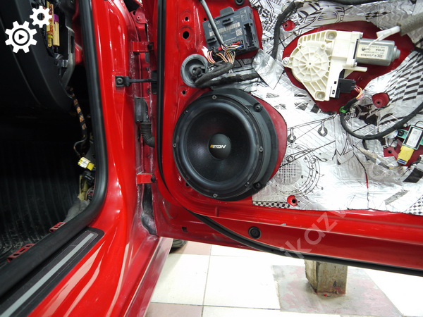 Замена передней акустики в Audi A5