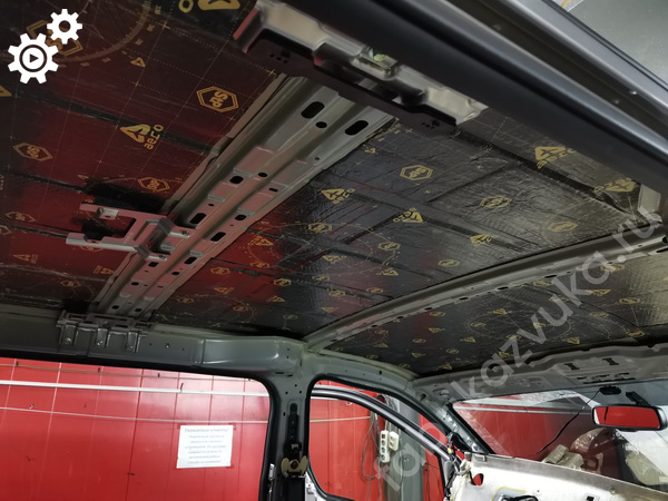 Первый слой шумоизоляции потолка | Hyundai H-1 Starex II Рест 2