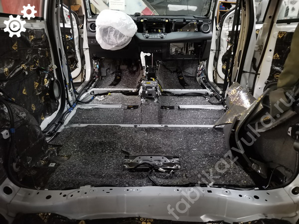 Шумоизоляция пола и колёсных арок | Toyota RAV4 IV Рестайлинг