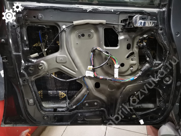 Виброизоляция внутреннего металла двери левой передней двери Nissan Pathfinder