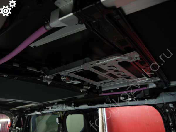 Потолок Toyota Alphard III перед шумоизоляцией