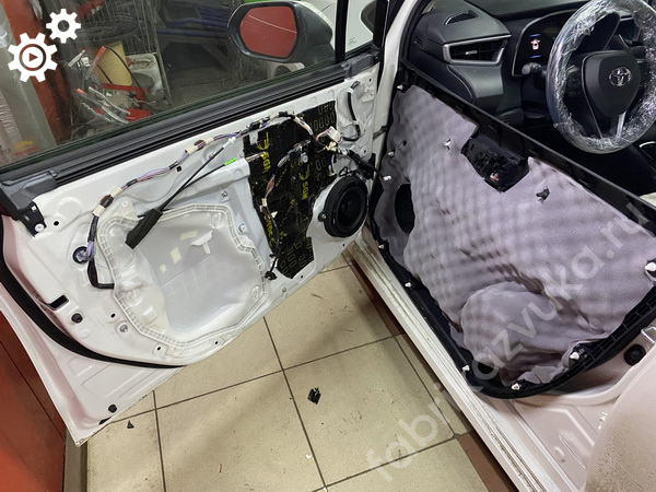 Шумоизоляция обшивки левой передней двери Toyota Corolla XII (E210)