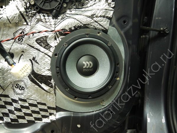 Установка передней акустики в Kia Sportage III
