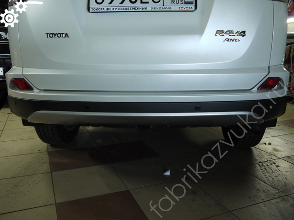 Установка парктроника в Toyota RAV4 IV
