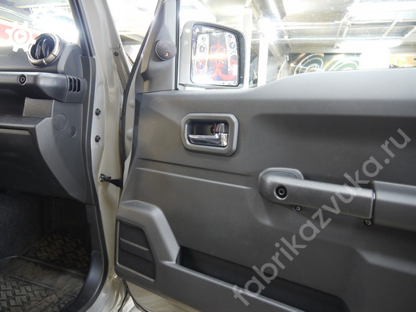 Установка передних динамиков в Suzuki Jimny IV