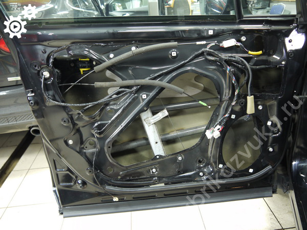 Левая передняя дверь Subaru Forester IV до шумоизоляции