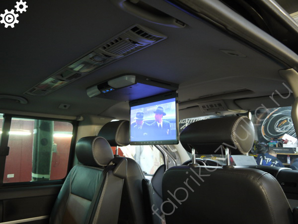 Потолочный монитор Авис в Volkswagen Multivan T5