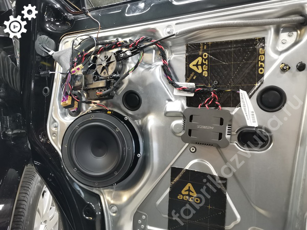 Замена передней акустики в Volkswagen Multivan T5