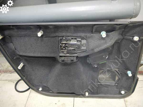 Третий слой шумоизоляции двери Volvo XC90