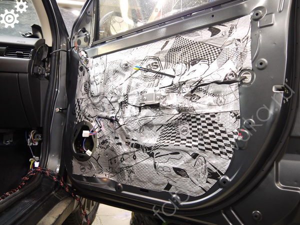 Шумоизоляция правой передней двери Mitsubishi Outlander III