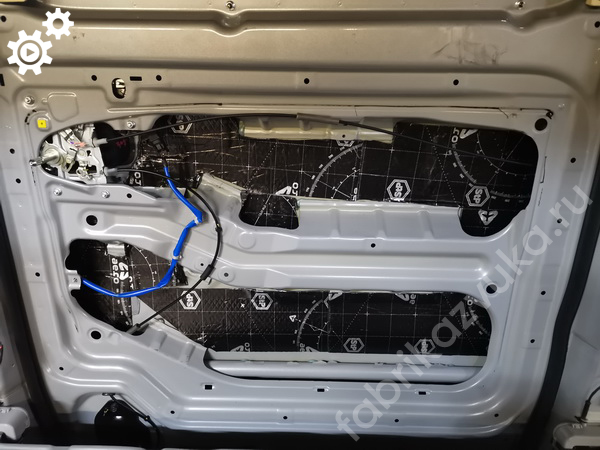 Внутренняя виброизоляция левой передней двери | Hyundai H-1 Starex II Рест 2