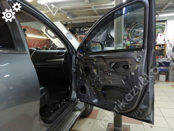 До шумоизоляции правой передней двери | Mitsubishi Pajero Sport