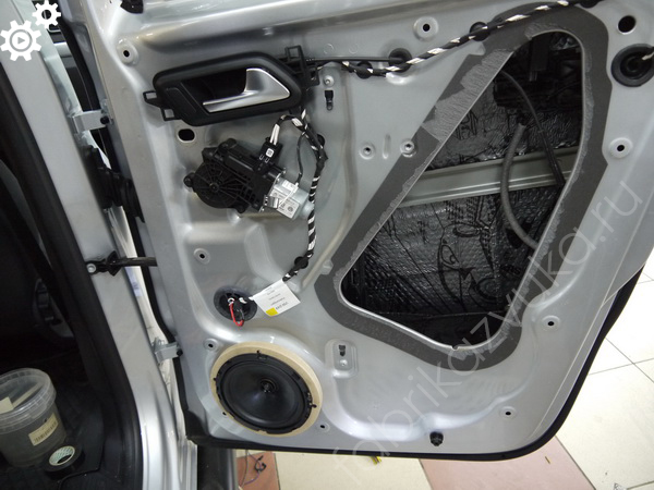 Шумоизоляции задней двери Volkswagen Amarok