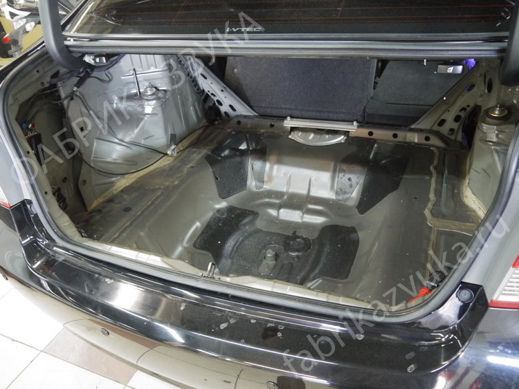 Багажник Honda Civic - перед шумоизоляцией