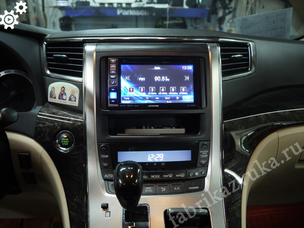 Магнитола 2 дин на Toyota Alphard