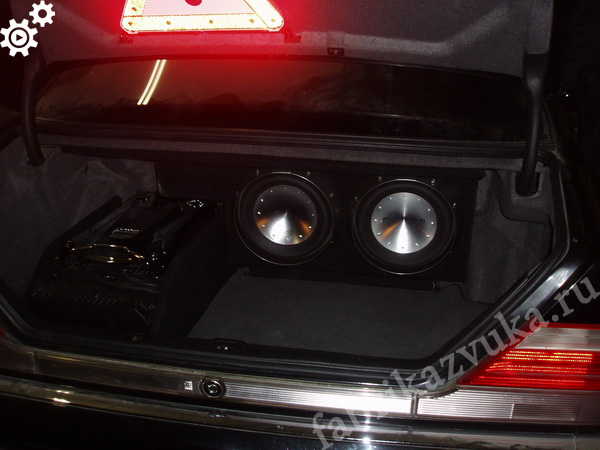 Установка сабвуферов и усилителей в Mercedes W140