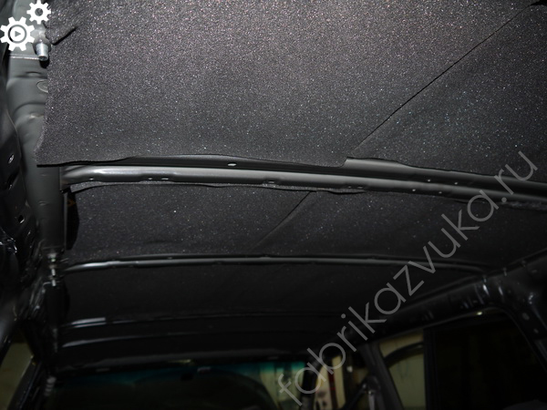 Второй слой шумоизоляции потолка Toyota Land Cruiser 105