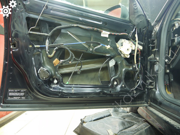 Штатная шумоизоляция левой передней двери Saab 9-3