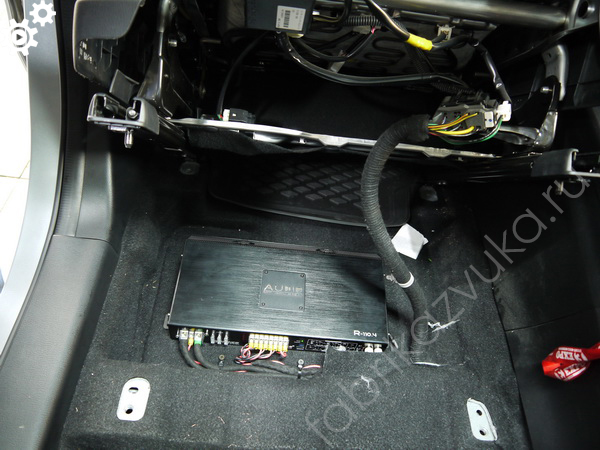 Установка усилителя под сиденье Mazda CX-5