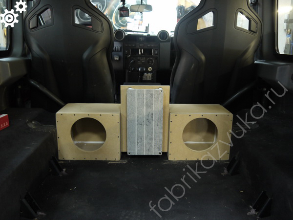 Изготовление корпусов для динамиков в Land Rover Defender