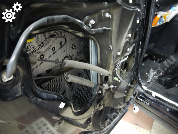 Первый слой изоляции левой задней двери Subaru Forester IV