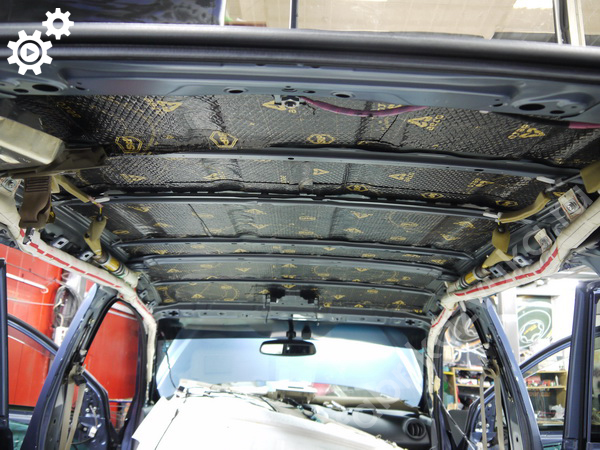 Потолок Toyota RAV4 III - первый слой виброизоляции