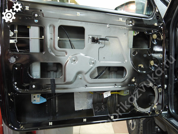 Штатная шумоизоляция левой передней двери | Lada Niva 4x4