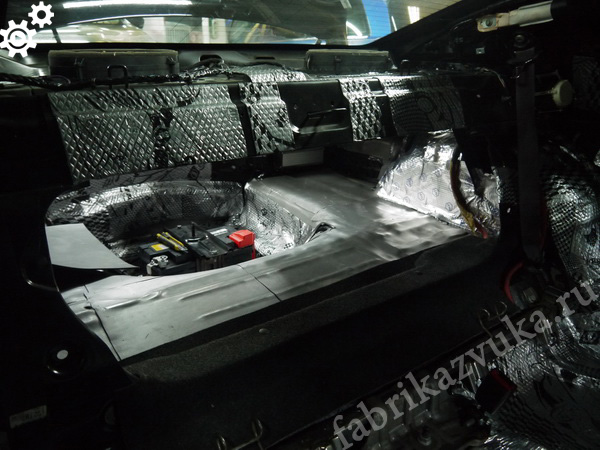 Процесс шумоизоляции Chevrolet Camaro