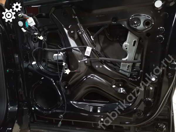 Штатная изоляция правой передней двери Jetour Dashing