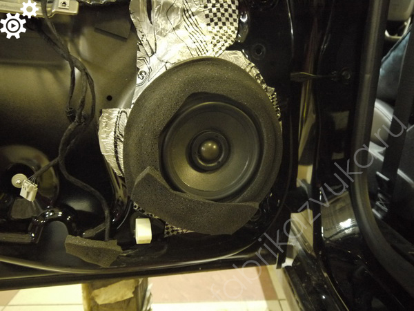 Тыловая акустика в Ford Mondeo V