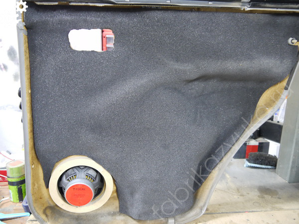 Процесс шумоизоляции обшивки Toyota Land Cruiser 105