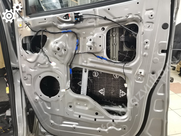 Внутренняя виброизоляция правой задней двери | Hyundai H-1 Starex II Рест 2