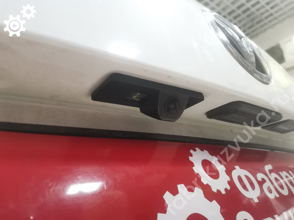 Подключение камеры заднего вида на Volkswagen Polo Sedan своими руками