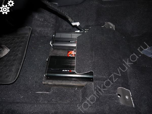 Усилители на акустику и сабвуфер в Toyota Land Cruiser Prado 150 Рестайлинг