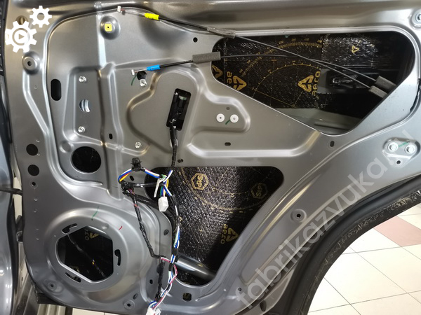 Внутренняя виброизоляция задней правой двери | Mitsubishi Pajero Sport