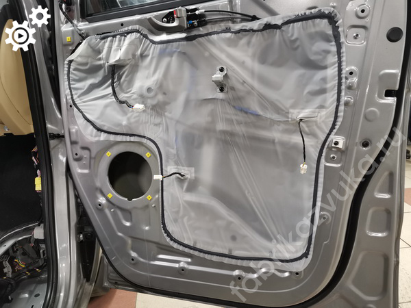 Штатная шумоизоляция правой двери Hyundai H-1 Starex II