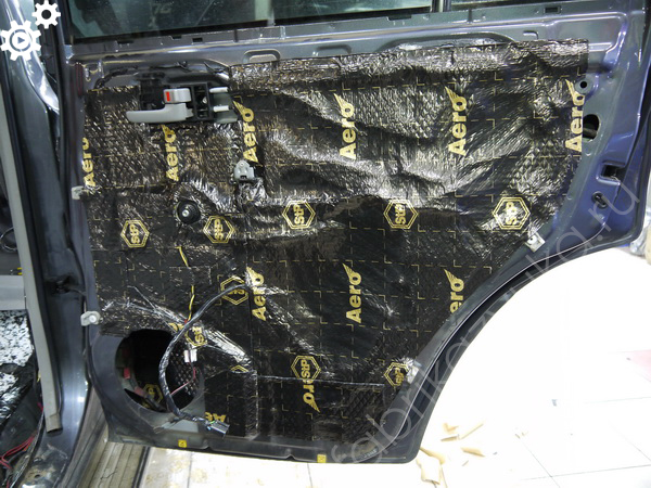Шумоизоляция задних дверей Toyota Land Cruiser 105