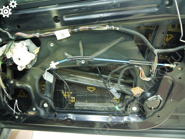 Внутренний слой шумоизоляции правой двери Saab 9-3