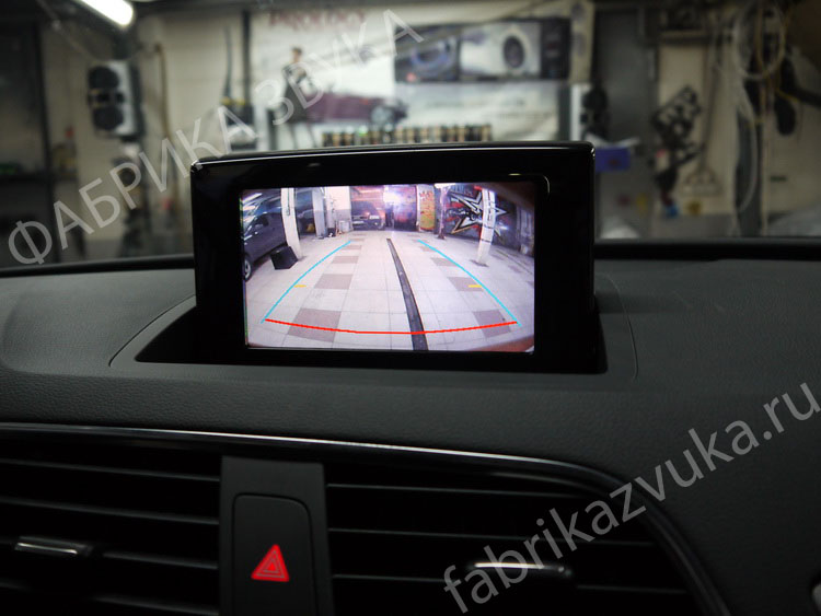 камера на штатный монитор Audi Q3