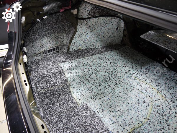 Левое крыло багажника Toyota Camry VIII - второй слой шумоизоляции