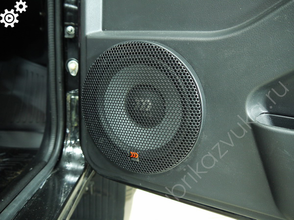 Фронтальная акустика в Lada 4x4 Niva