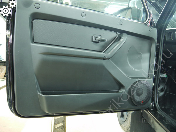 Установка передней акустики в Lada 4x4 Niva