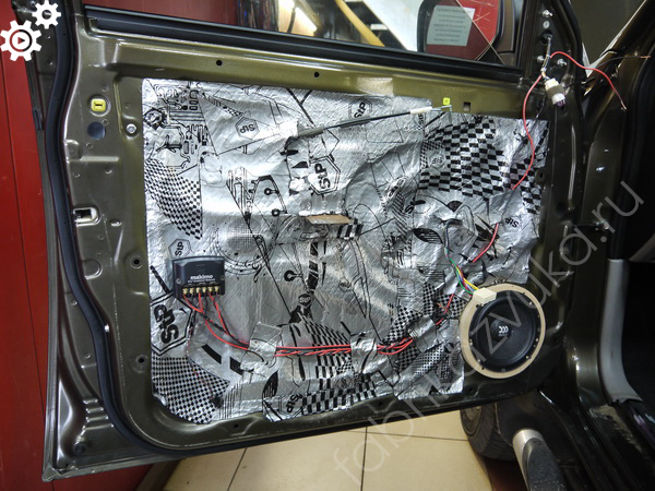 Установка фронтальных динамиков в Mitsubishi Pajero Sport II