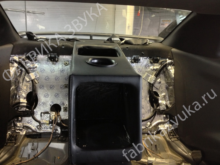 Установка сабвуферов и усилителей в Nissan GT-R