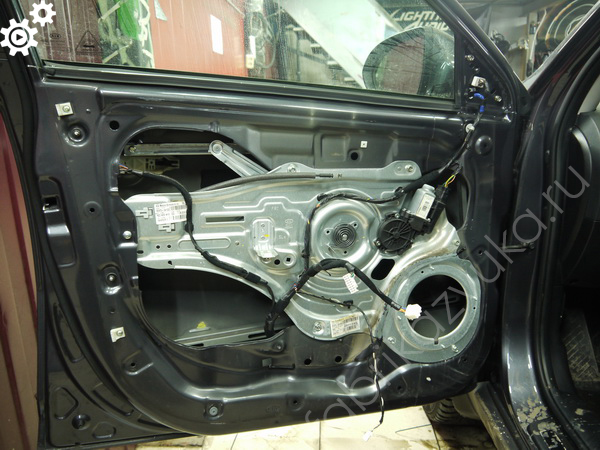 Передняя левая дверь Kia Sportage III до шумоизоляции