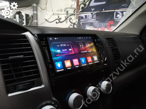 Пример магнитолы в Toyota Tundra II